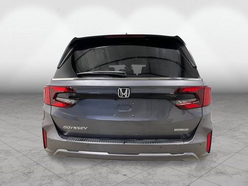 New 2026 Honda Odyssey Touring image 4