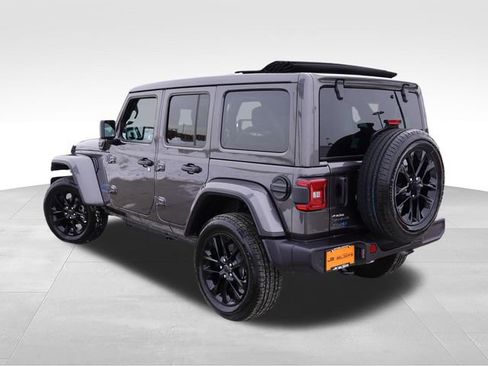 Used 2025 Jeep Wrangler Unlimited Sahara w/ Safety Group AWD/4WD image 8