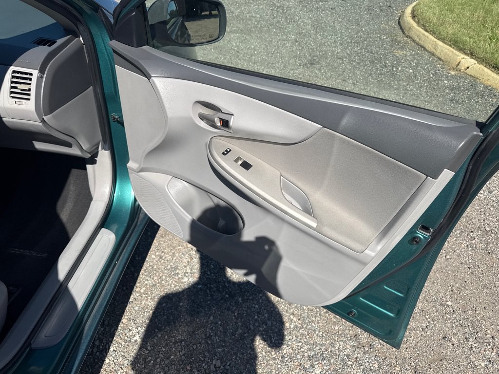 Used 2010 Toyota Corolla LE w/ All Weather Guard Pkg FWD image 24