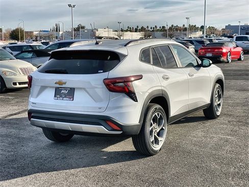 Used 2026 Chevrolet Trax LT image 6