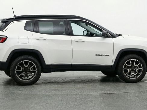 Used 2025 Jeep Compass Trailhawk image 11