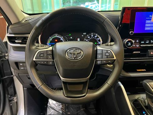 Certified 2024 Toyota Highlander XLE image 18