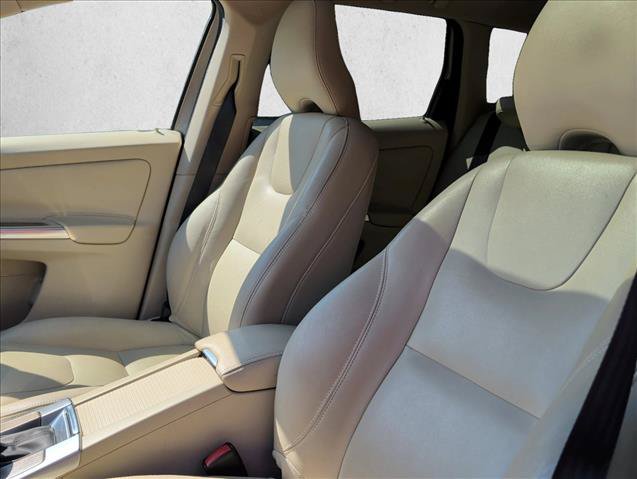 Used 2015 Volvo XC60 T6 w/ Proximity Package FWD image 11
