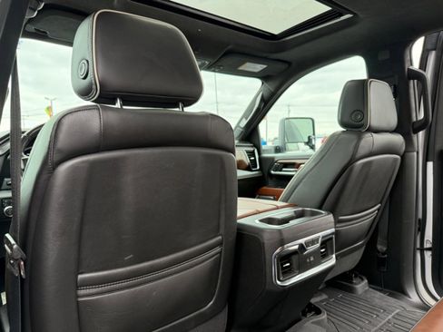 Used 2024 GMC Sierra 3500 Denali Ultimate image 18