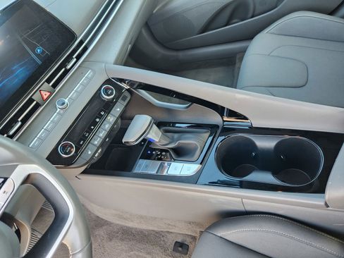 Used 2025 Hyundai Elantra SEL FWD image 18