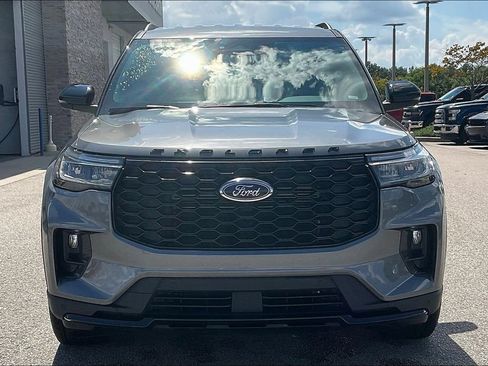 Used 2025 Ford Explorer ST-Line AWD/4WD image 2