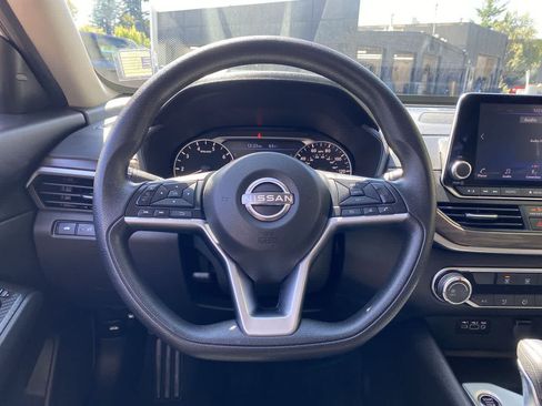 Used 2024 Nissan Altima 2.5 SV FWD image 21