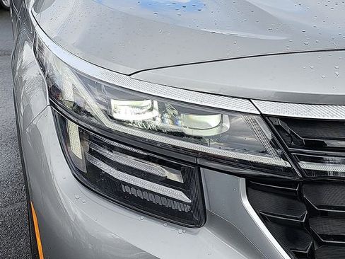 Used 2024 Kia Seltos SX w/ SX Sunroof Package image 9