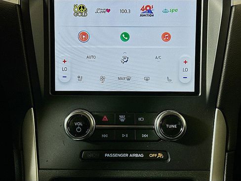 Used 2024 Ford Edge SEL w/ Convenience Package image 16