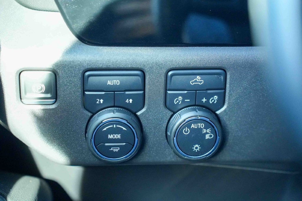 Used 2023 Chevrolet Silverado 1500 LT AWD/4WD image 27