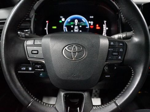 Used 2025 Toyota Camry SE FWD image 12