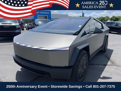 Used 2024 Tesla Cybertruck AWD Crew Cab image 2