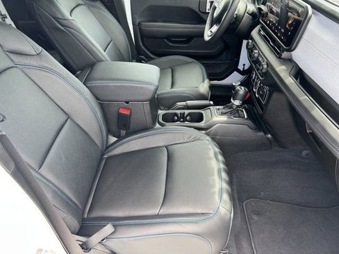 Used 2025 Jeep Wrangler Unlimited Sahara w/ Safety Group AWD/4WD image 13