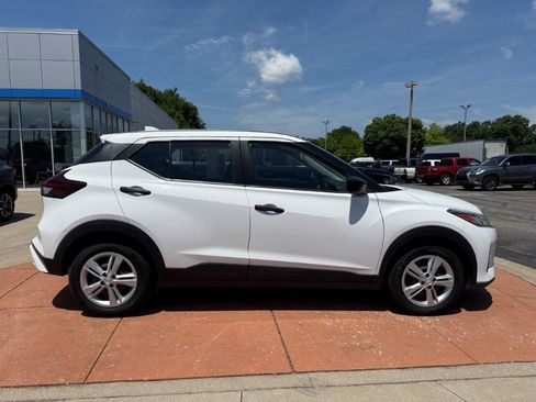 Used 2022 Nissan Kicks S FWD image 7