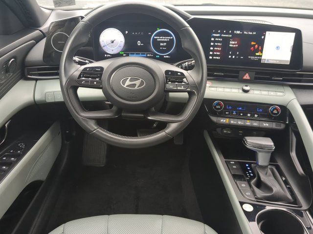 Used 2025 Hyundai Elantra Limited FWD image 14