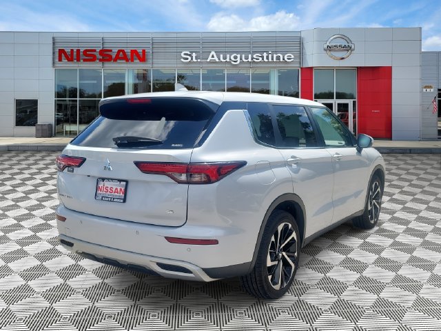 Used 2024 Mitsubishi Outlander SE AWD/4WD image 2