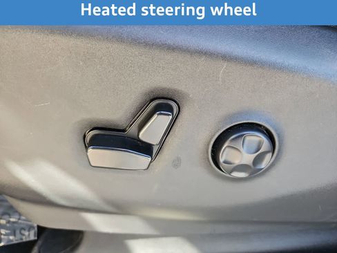 Used 2023 Chrysler Pacifica Touring-L image 20