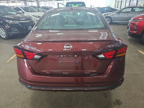 Used 2024 Nissan Altima 2.5 SV FWD image 3