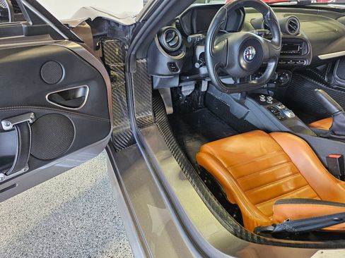 Used 2016 Alfa Romeo 4C Coupe w/ Convenience Group - Coupe RWD image 15