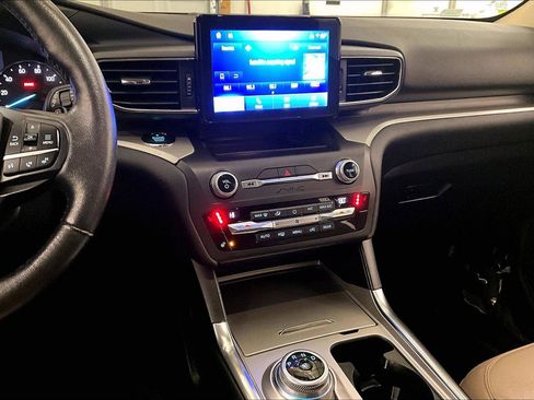 Used 2020 Ford Explorer XLT w/ Equipment Group 202A image 6