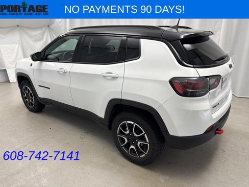 Used 2024 Jeep Compass Trailhawk w/ Trailhawk Elite Group AWD/4WD image 4