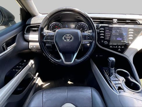 Used 2019 Toyota Camry XLE FWD image 6