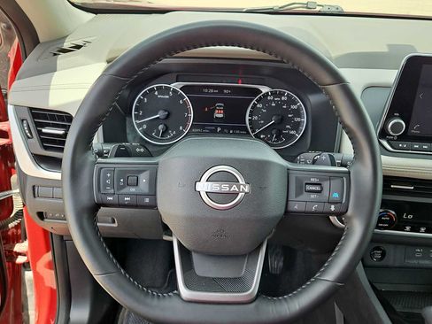 Used 2025 Nissan Rogue SV FWD image 19