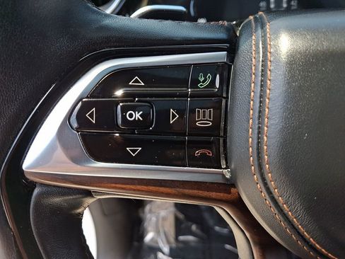 Used 2022 Jeep Grand Cherokee Summit w/ Advanced Protech Group IV AWD/4WD image 24
