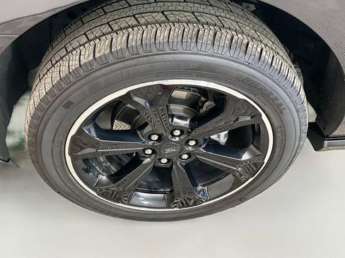 Used 2024 Ford Expedition Limited image 34