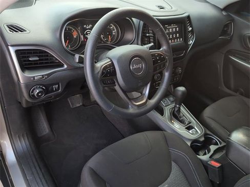 Used 2019 Jeep Cherokee Latitude w/ Popular Appearance Group image 10