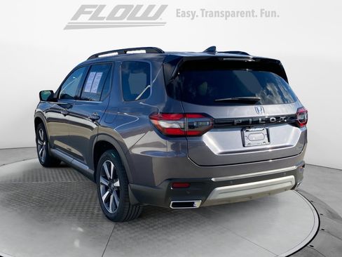 Certified 2025 Honda Pilot Touring image 6