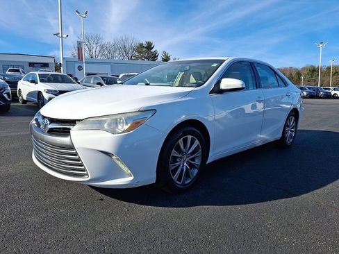 Used 2015 Toyota Camry XLE image 3