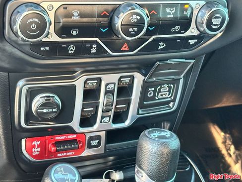 Used 2018 Jeep Wrangler Unlimited Rubicon w/ LED Lighting Group AWD/4WD image 27