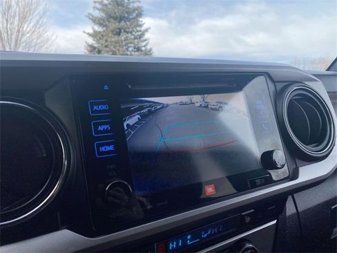 Used 2017 Toyota Tacoma Limited image 17
