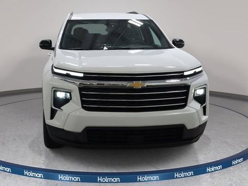 Used 2025 Chevrolet Traverse LT AWD/4WD image 3