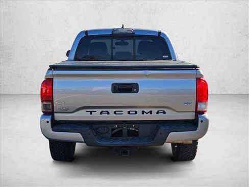 Used 2016 Toyota Tacoma TRD Sport image 7