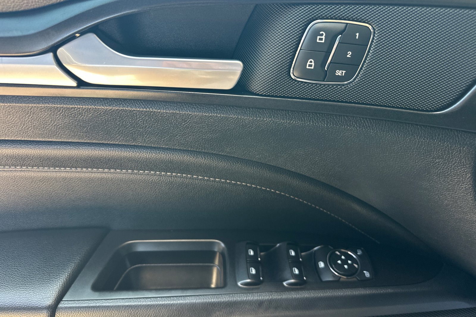 Used 2019 Ford Fusion Titanium FWD image 11