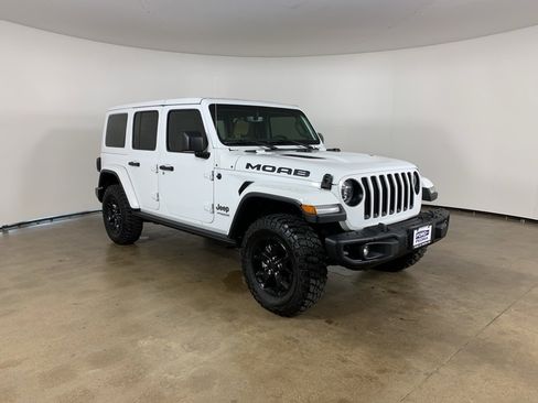 Used 2019 Jeep Wrangler Unlimited Sahara w/ Quick Order Package 24M Moab image 5