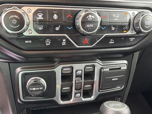 Used 2022 Jeep Wrangler Unlimited Sport AWD/4WD image 14