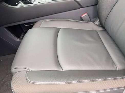 New 2025 Nissan Pathfinder SL w/ Black Appearance Package image 24