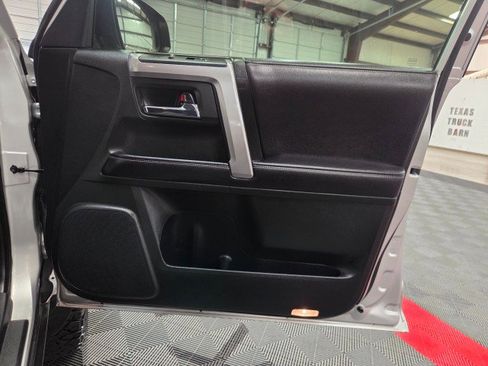 Used 2017 Toyota 4Runner SR5 image 35