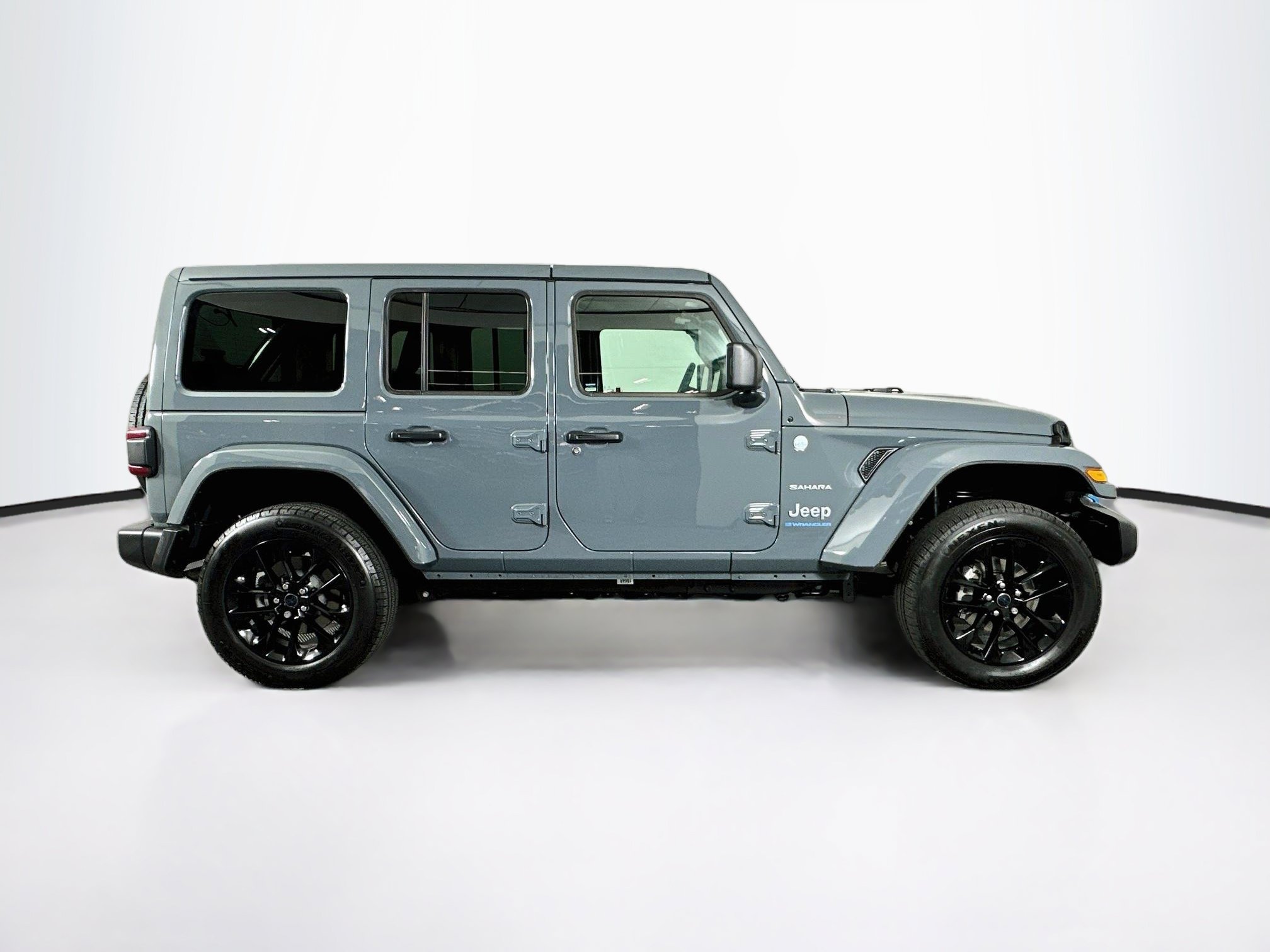 Used 2024 Jeep Wrangler Unlimited Sahara w/ Technology Group AWD/4WD image 10