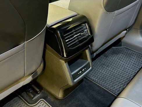 Used 2024 Volkswagen ID.4 Pro image 28