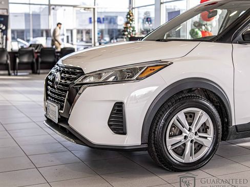 Used 2022 Nissan Kicks S image 6