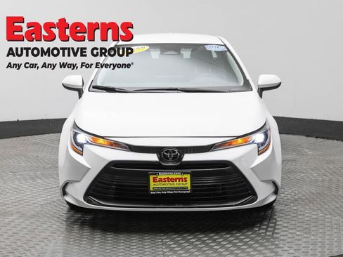 Used 2024 Toyota Corolla LE image 2