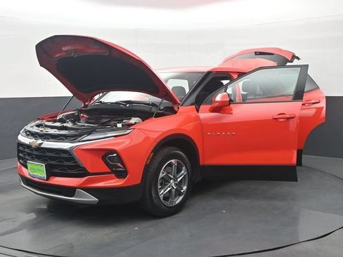 Used 2025 Chevrolet Blazer LT FWD image 36