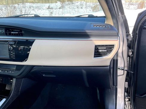 Used 2014 Toyota Corolla LE image 16