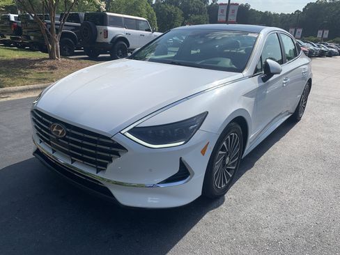 Used 2022 Hyundai Sonata Limited FWD image 1