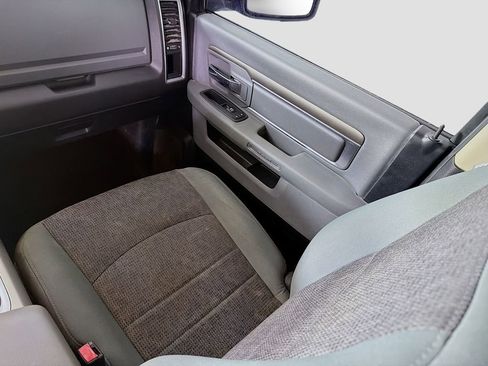 Used 2018 RAM 1500 SLT image 25