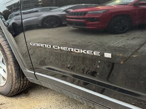 Used 2024 Jeep Grand Cherokee L Laredo image 17